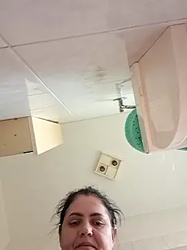 Snapshot of Sony28v chatting on April 6, 5:52 am Sony28v online show from April 6, 5:52 am