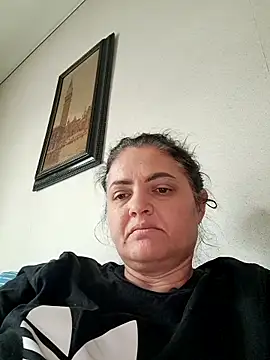 Snapshot of Sony28v chatting on April 16, 5:41 am Sony28v online show from April 16, 5:41 am