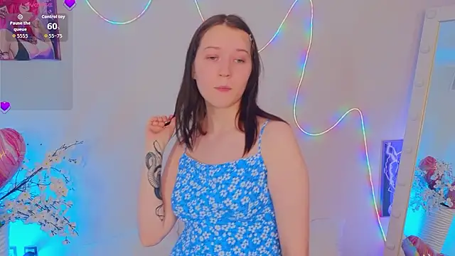 Snapshot of MmollyMay chatting on February 11, 10:09 am MmollyMay online show from February 11, 10:09 am