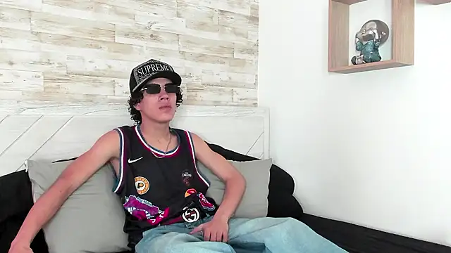 Snapshot of Jordi_Cooper chatting on February 21, 4:02 am Jordi Cooper online show from February 21, 4:02 am