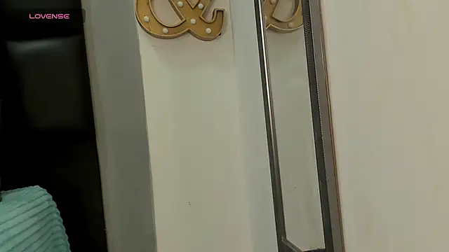 Criistal castro online show from March 6, 12:01 pm