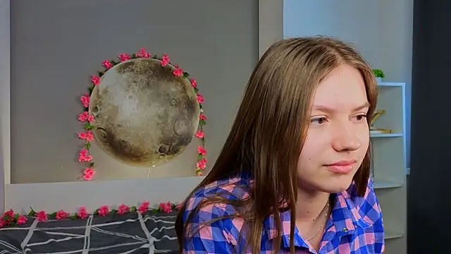 Snapshot of SavannaBomer chatting on February 16, 6:20 am SavannaBomer online show from February 16, 6:20 am