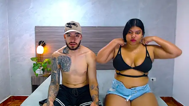 Snapshot of Paulina_And_Tayron chatting on February 14, 12:46 pm Paulina And Tayron online show from February 14, 12:46 pm