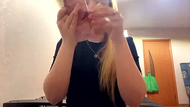 Snapshot of RoseBakeer chatting on February 27, 9:04 pm RoseBakeer online show from February 27, 9:04 pm