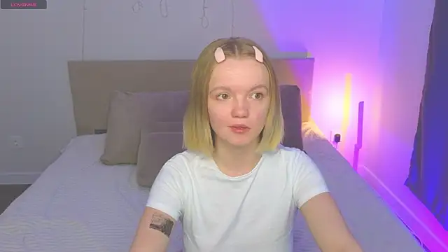 StellaBunny online show from March 27, 4:18 am