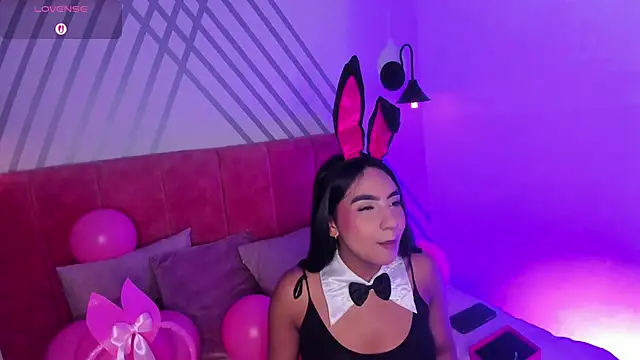 Lola 12  online show from April 6, 3:13 pm