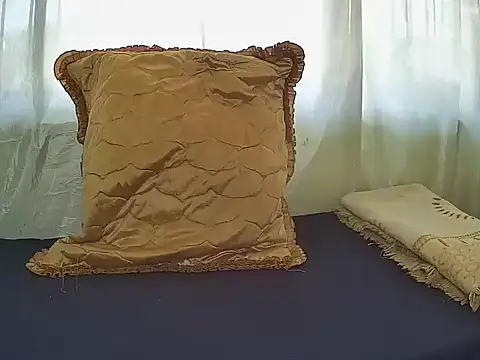 Snapshot of Tallgoddess chatting on February 10, 10:30 am Tallgoddess online show from February 10, 10:30 am