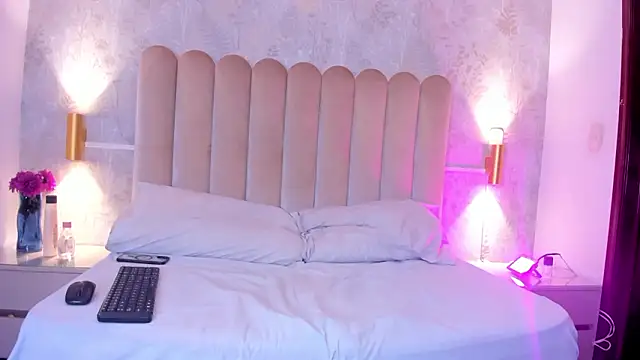 Snapshot of SamanthaGrace1 chatting on February 19, 5:25 am SamanthaGrace1 online show from February 19, 5:25 am