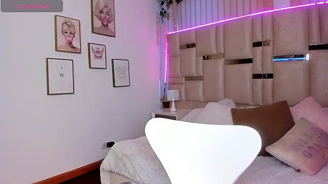 Snapshot of Maya-jhons chatting on February 17, 11:29 am Maya-jhons online show from February 17, 11:29 am