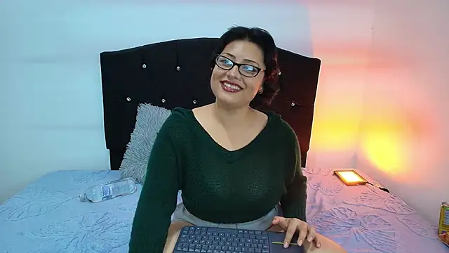 Snapshot of Angelic_17 chatting on February 22, 12:45 am Angelic 17 online show from February 22, 12:45 am