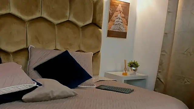 Snapshot of Mia_Reyesjs chatting on February 14, 9:55 pm Mia Reyesjs online show from February 14, 9:55 pm