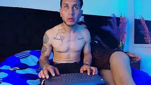 Snapshot of thonixxandluna chatting on March 3, 7:53 pm thonixxandluna online show from March 3, 7:53 pm