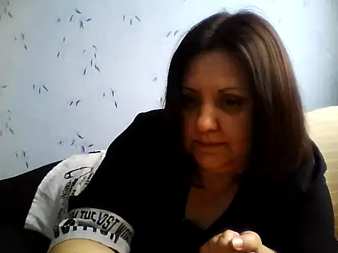 LockyCharm111 online show from April 12, 6:29 am