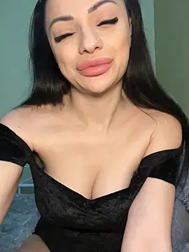 Snapshot of Layana_Ro chatting on February 21, 5:14 pm Layana Ro online show from February 21, 5:14 pm