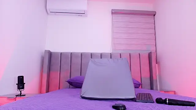 freyhasmith  online show from March 11, 3:01 am