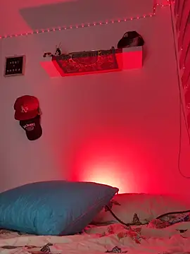 Snapshot of LARIISSAEVANS chatting on February 19, 5:58 am LARIISSAEVANS online show from February 19, 5:58 am