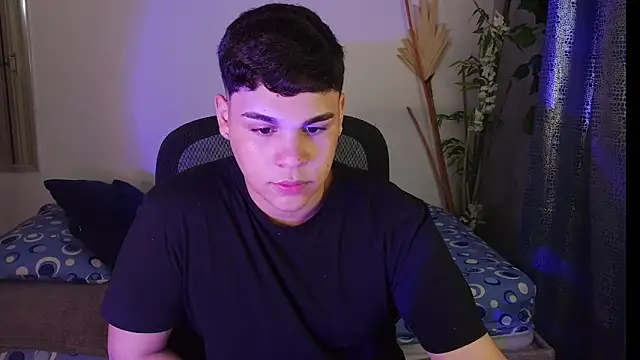 eithan jonnes online show from April 8, 7:47 pm