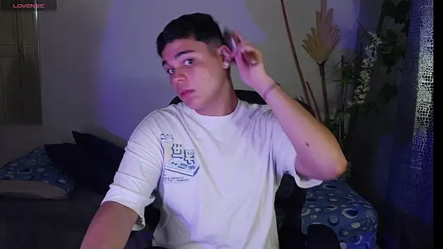 eithan jonnes online show from April 12, 8:14 pm