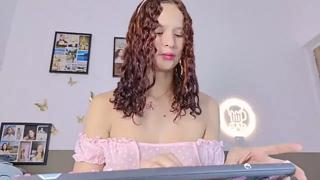 Snapshot of catalina_santana4 chatting on April 28, 3:44 am catalina santana4 online show from April 28, 3:44 am