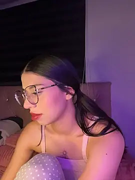 Snapshot of Deva_00 chatting on March 1, 1:18 am Deva 00 online show from March 1, 1:18 am