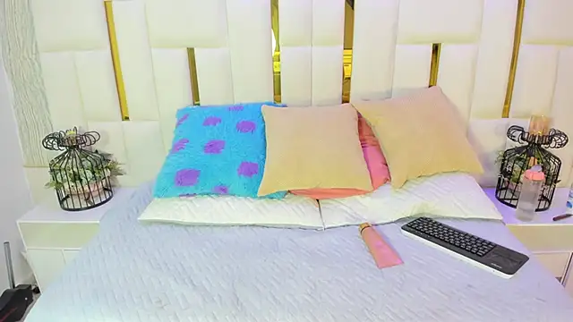 Snapshot of Bunny_Blush1 chatting on February 14, 7:43 pm Bunny Blush1 online show from February 14, 7:43 pm