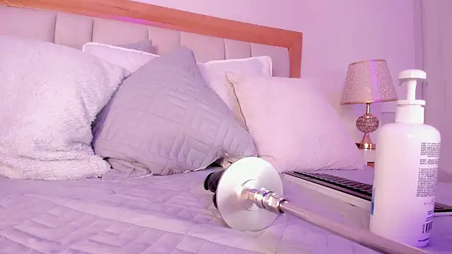 Snapshot of Bunny_Blush1 chatting on February 27, 7:36 pm Bunny Blush1 online show from February 27, 7:36 pm