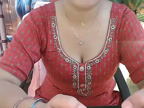 Snapshot of _chitranshi chatting on May 5, 6:32 am chitranshi online show from May 5, 6:32 am