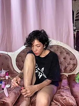 Snapshot of JeanneDuval8888 chatting on February 21, 12:44 am JeanneDuval8888 online show from February 21, 12:44 am