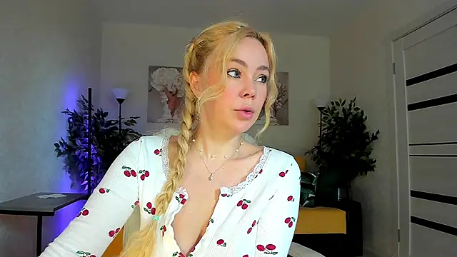 Snapshot of caty_kiss chatting on June 11, 3:48 am caty kiss online show from June 11, 3:48 am