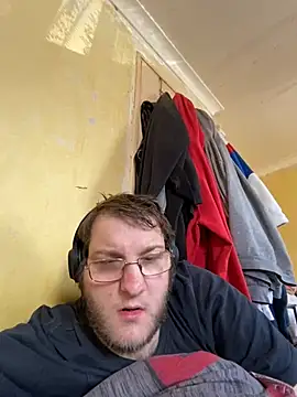 Snapshot of paulsurrey12 chatting on July 16, 2:12 pm paulsurrey12 online show from July 16, 2:12 pm
