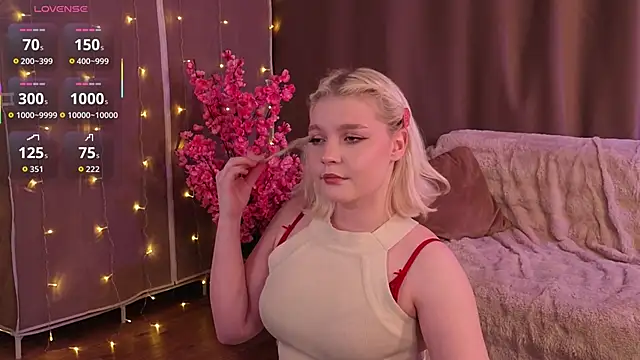 TobiteAnnie online show from February 26, 4:28 pm