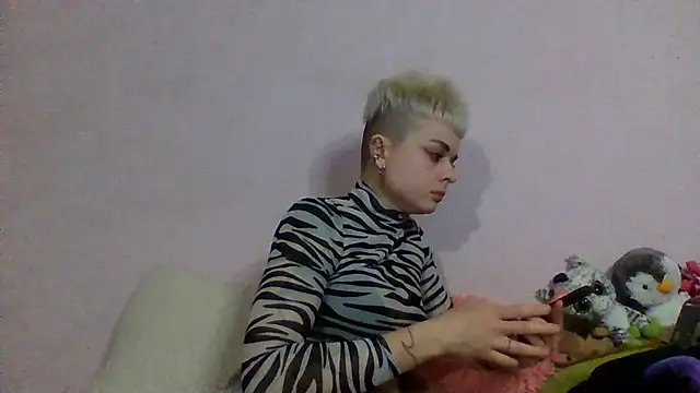 AlisaDear257 online show from April 15, 7:10 pm