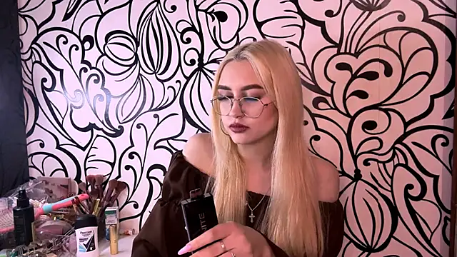 Snapshot of Kat_Catherine chatting on February 14, 4:37 pm Kat Catherine online show from February 14, 4:37 pm