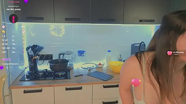 Snapshot of omg__leila chatting on February 13, 5:42 pm omg leila online show from February 13, 5:42 pm