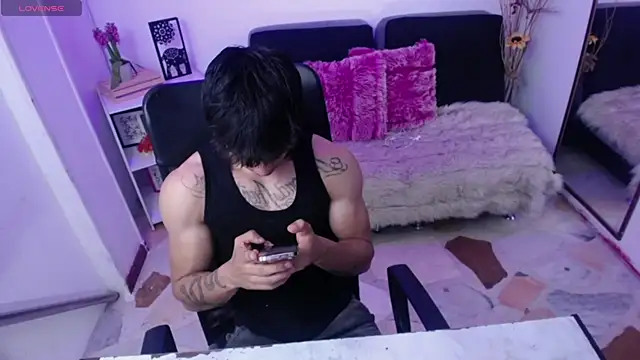 Snapshot of IanWest_ chatting on April 14, 12:00 pm IanWest online show from April 14, 12:00 pm