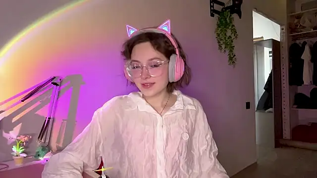 Snapshot of SlunkRear chatting on February 13, 12:06 am SlunkRear online show from February 13, 12:06 am