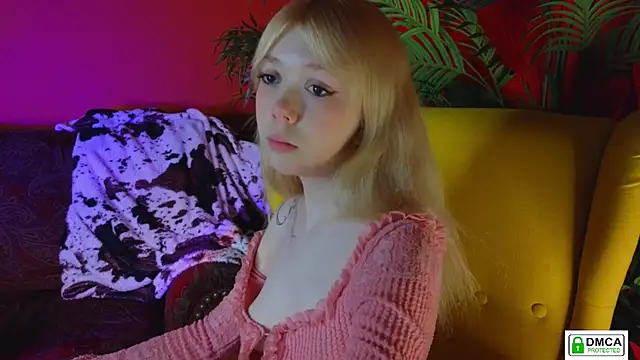 Snapshot of Rochelle_kitty chatting on February 15, 3:31 pm Rochelle kitty online show from February 15, 3:31 pm