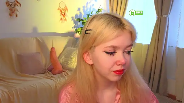 Snapshot of Rochelle_kitty chatting on May 15, 4:03 pm Rochelle kitty online show from May 15, 4:03 pm