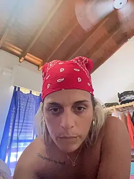 Snapshot of blanquitasexii chatting on February 14, 7:21 pm blanquitasexii online show from February 14, 7:21 pm