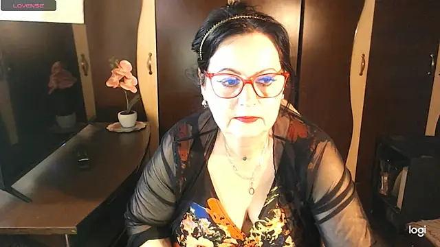 Snapshot of exiMIlf chatting on April 18, 11:36 am exiMIlf online show from April 18, 11:36 am