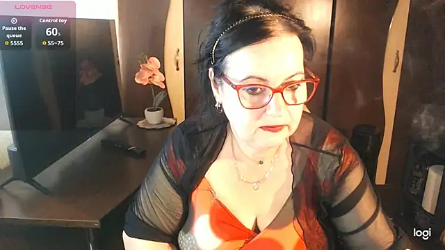 Snapshot of exiMIlf chatting on June 19, 2:10 pm exiMIlf online show from June 19, 2:10 pm