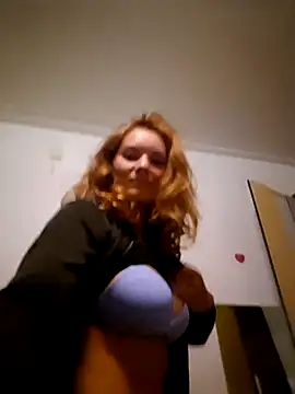 sweetsophie69 online show from April 25, 9:12 pm