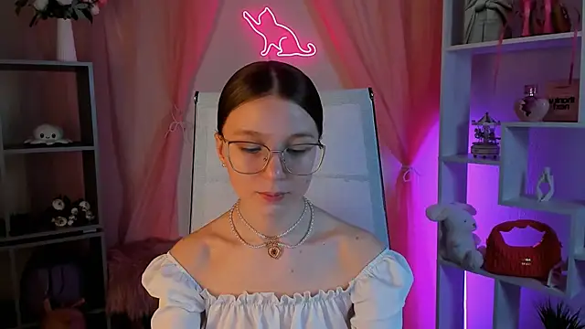 Snapshot of ElliFrankenweenie chatting on February 24, 6:33 am ElliFrankenweenie online show from February 24, 6:33 am