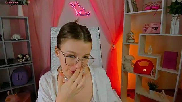 ElliFrankenweenie online show from March 4, 6:19 am