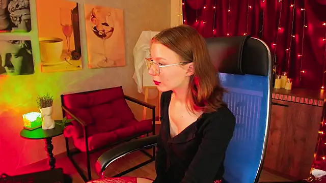 ElliFrankenweenie online show from April 5, 6:21 am