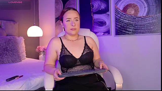 Snapshot of FoxieNova chatting on March 25, 1:50 pm FoxieNova online show from March 25, 1:50 pm