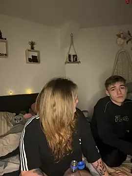 Snapshot of Maryjane-Spidermann chatting on February 16, 7:43 pm Maryjane-Spidermann online show from February 16, 7:43 pm