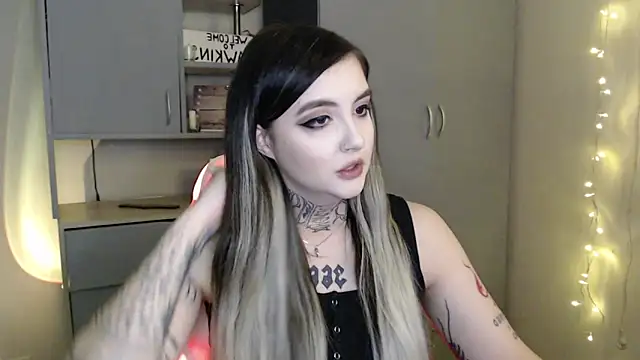 Snapshot of Rin_Tozier chatting on February 16, 12:07 am Rin Tozier online show from February 16, 12:07 am