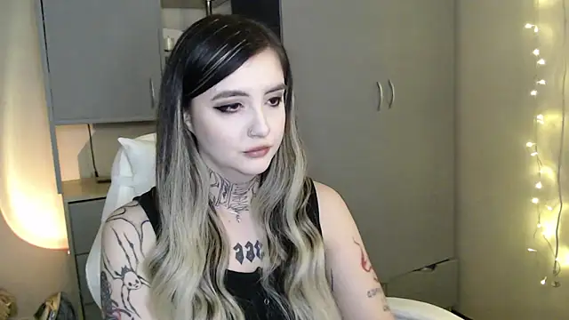 Snapshot of Rin_Tozier chatting on February 19, 12:39 am Rin Tozier online show from February 19, 12:39 am