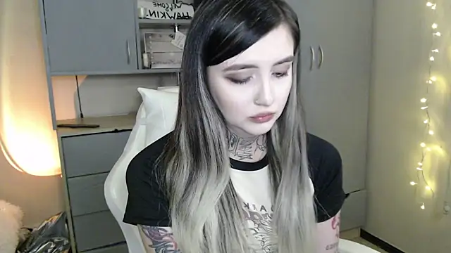 Snapshot of Rin_Tozier chatting on February 22, 12:45 am Rin Tozier online show from February 22, 12:45 am